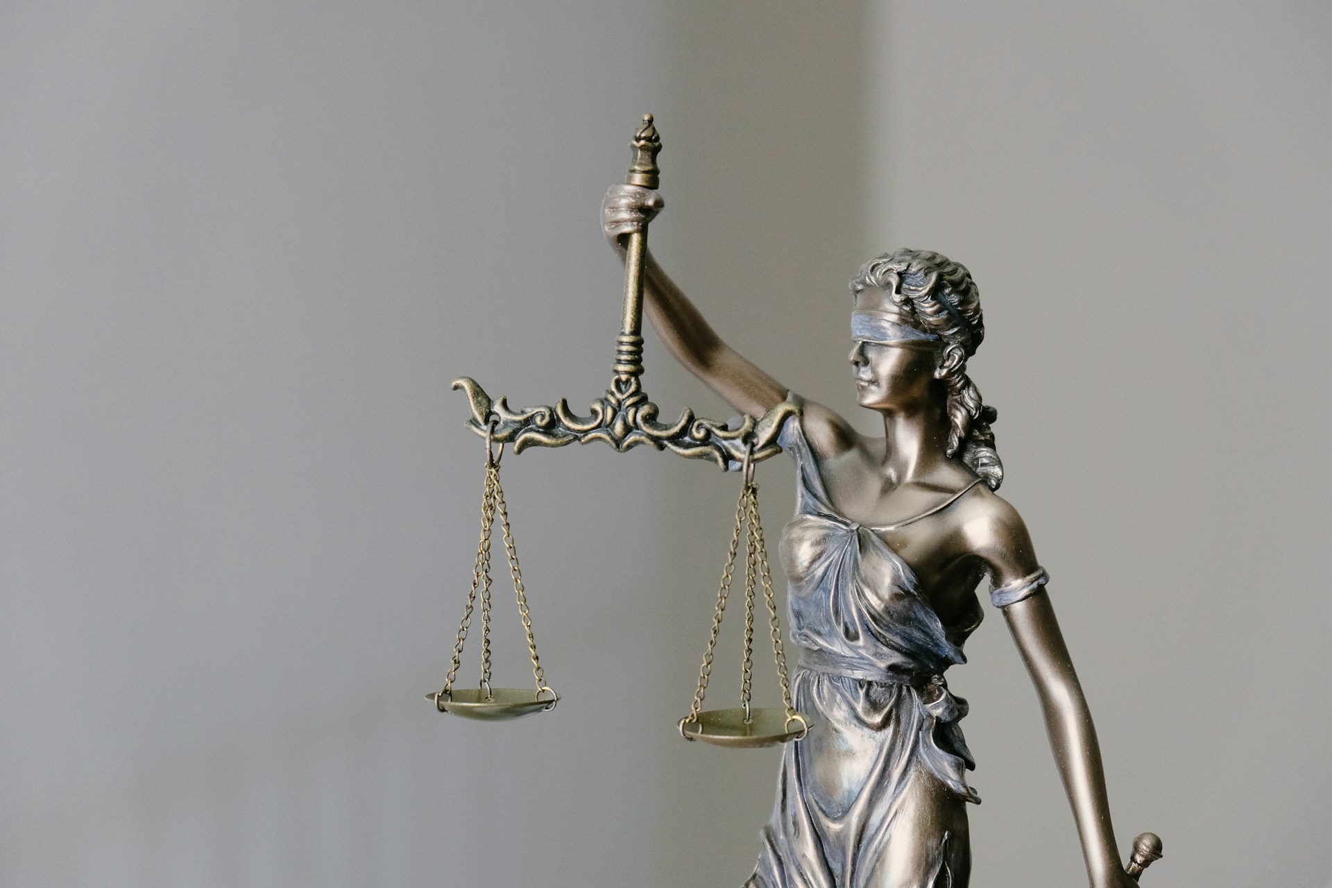 Choosing the Right Law Firms in Kerala for Your Needs