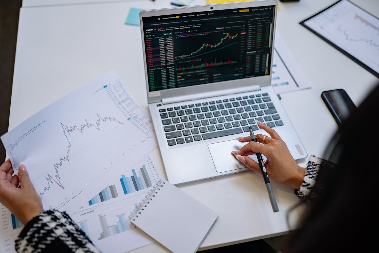 AI Performance Marketing vs. Standard Ads: The Key Changes